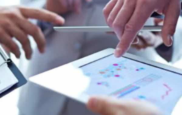 藍眼智庫團隊專注於品牌事業的整體分析規劃，我們幫客戶進行的品牌廣告與社群行銷分析報告，包括從網站分析、困境診斷、Google 廣告分析、策略思考、Facebook 廣告分析、臉書粉絲專頁分析，一直到整體市場與戰略分析等。為全方位的品牌或企業整合研究服務。從品牌定位與品牌策略的擬定，到品牌內化、電商管理與創新方法的導入，協助客戶建構具市場競爭力的品牌行銷事業，並成就永續發展的品牌化組織。