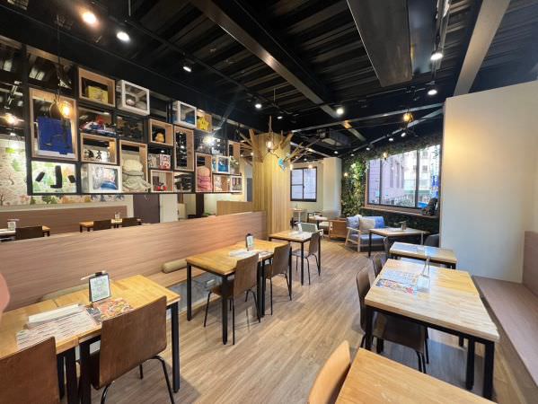 森林小徑健行店用餐環境