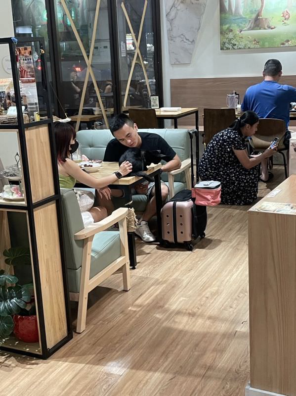 森林小徑精誠店對寵物超友善